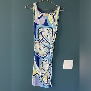 Emilio Pucci fitted dress. Sizing between an American 2-4. European sizing 34.